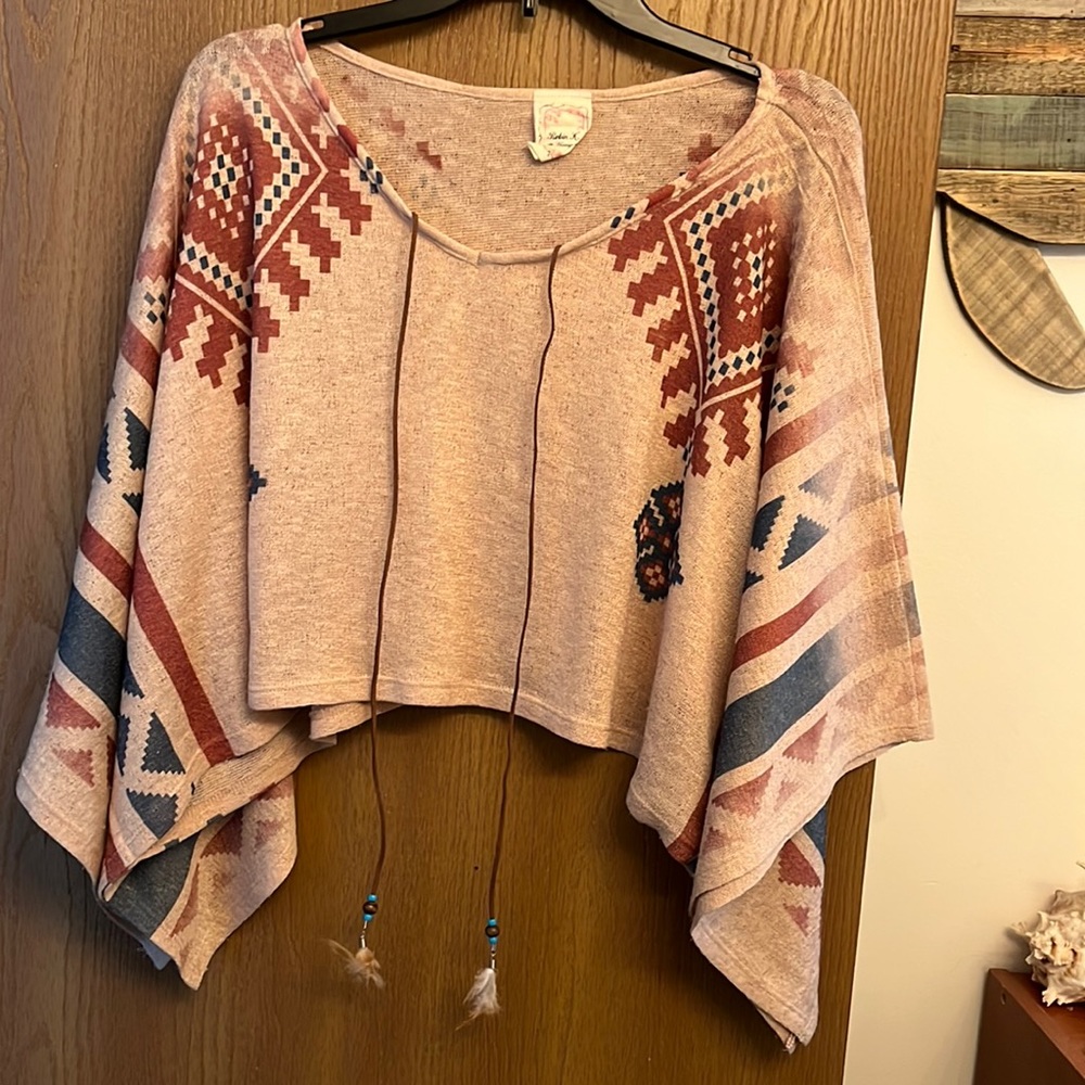 Bell sleeve layering shirt